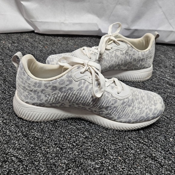 Skechers Bobs Memory Foam Air Cooled Grey & White Low Profile Sneakers Sz 8.5 - Picture 4 of 9